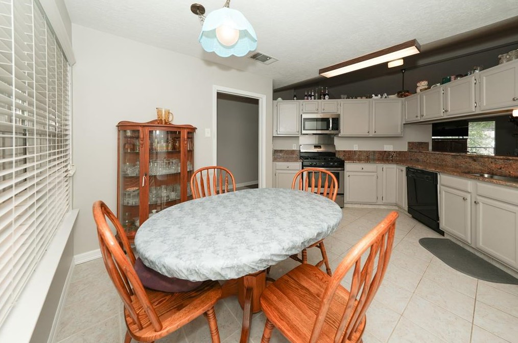 3238 Lindenfield Dr, Katy TX  77449-6670 exterior