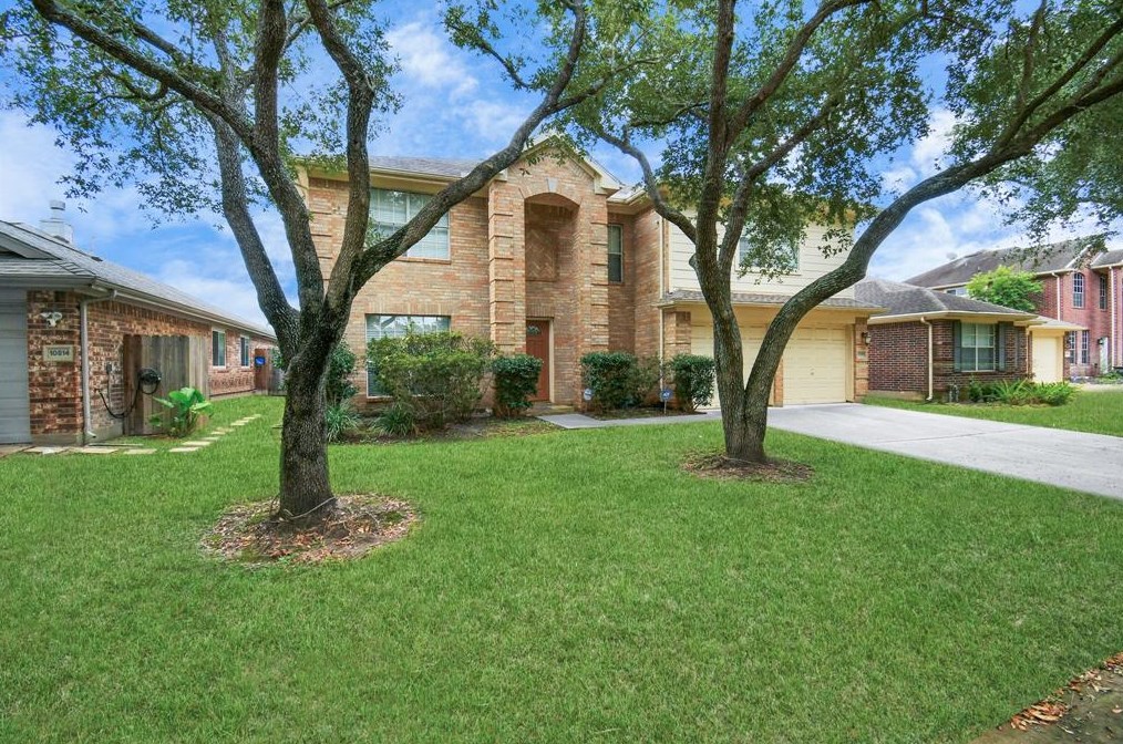 10810 Desert Springs Cir, Houston, TX 77095