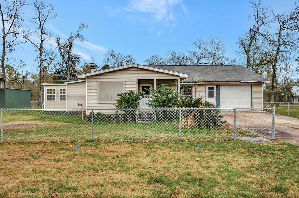 236 Main St, Onalaska, TX 77360-7863
