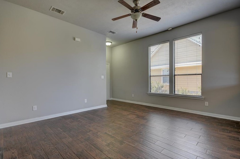 201 Ava Dr, Brenham TX  77833-3558 exterior