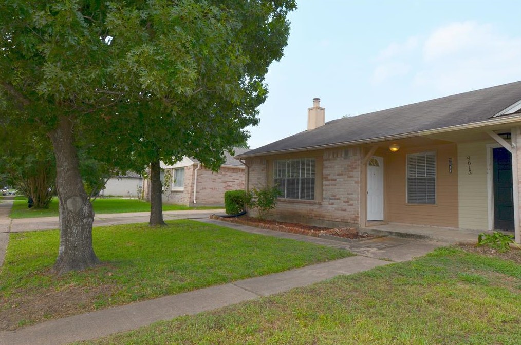 9611 Wellsworth Dr, Houston, TX 77083-5949