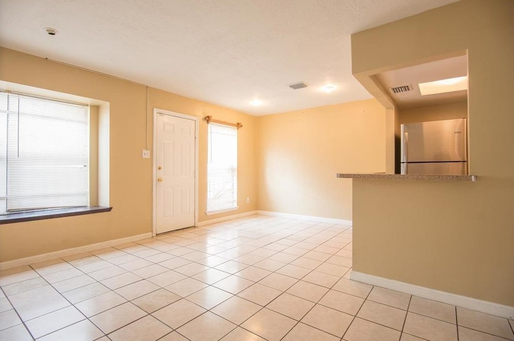 7028 Jetty Ln, Houston, TX 77072