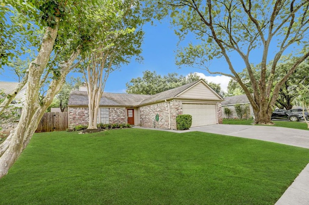 2615 Lively Ln, Sugar Land, TX 77479