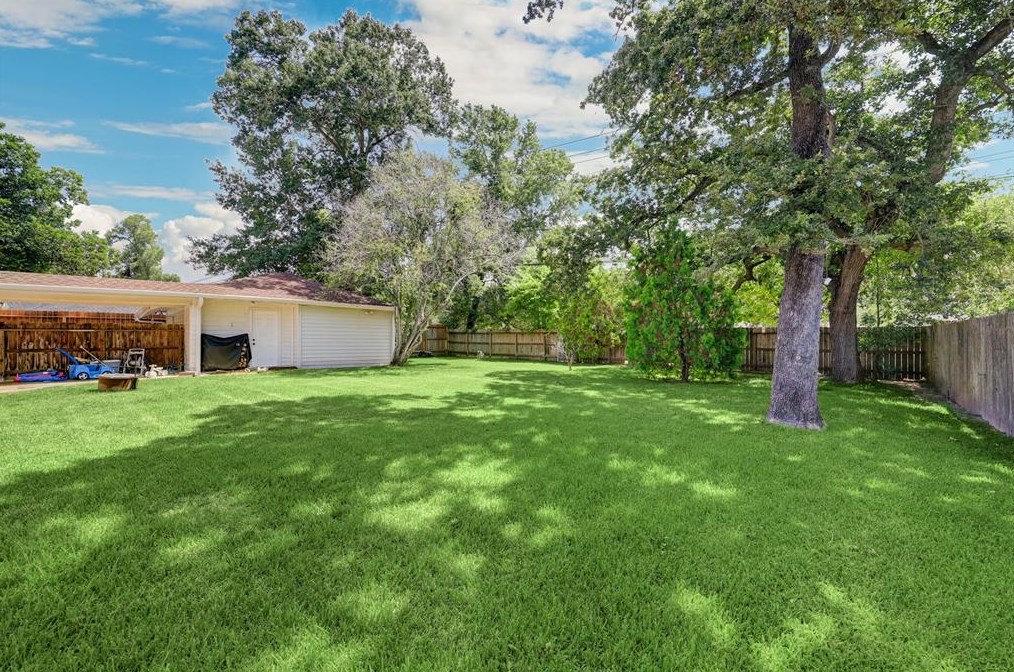 854 Wycliffe Dr, Houston TX  77079-3512 exterior