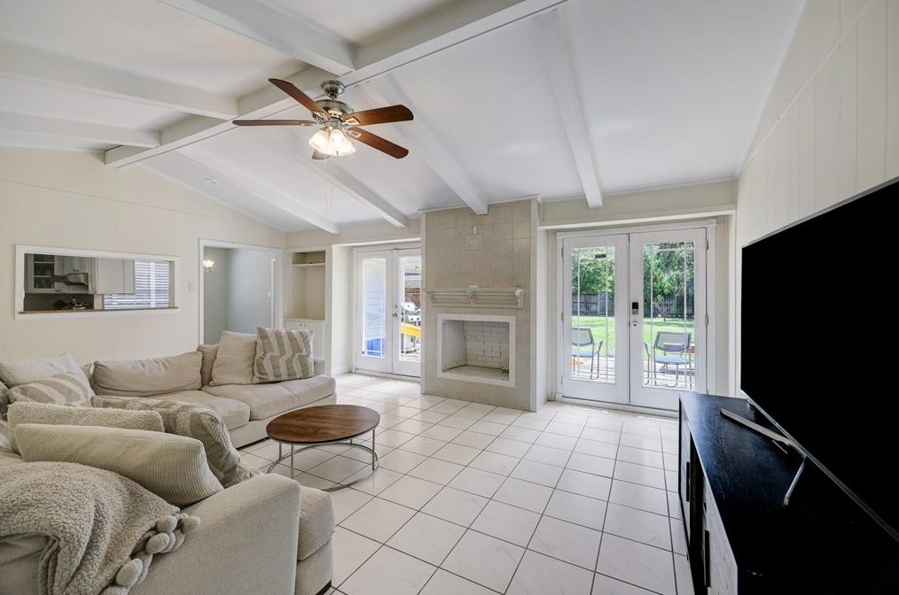 854 Wycliffe Dr, Houston TX  77079-3512 exterior