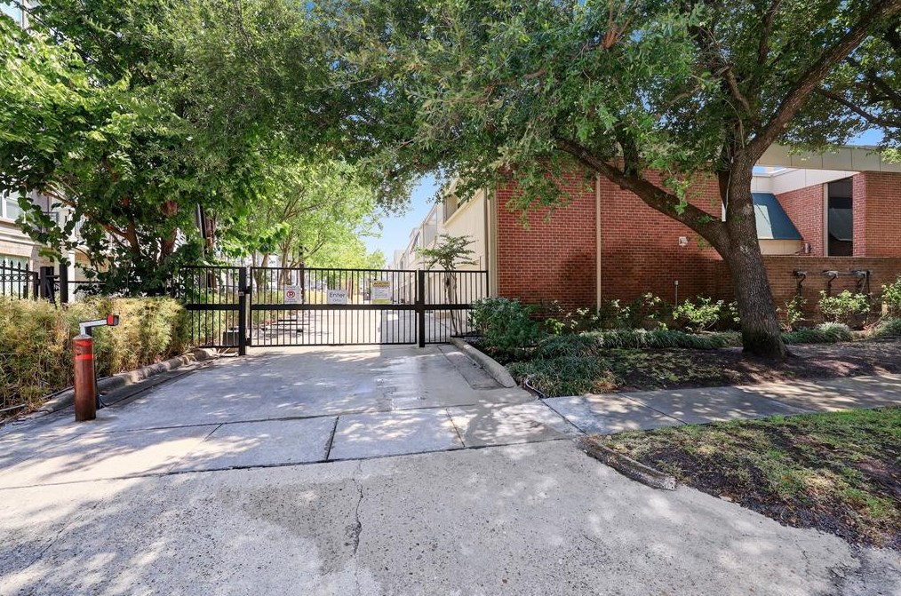 2310 Steel St, Houston TX  77098-5610 exterior