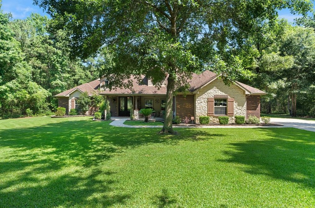 374 Skipper Ln, Montgomery, TX 77316-6899