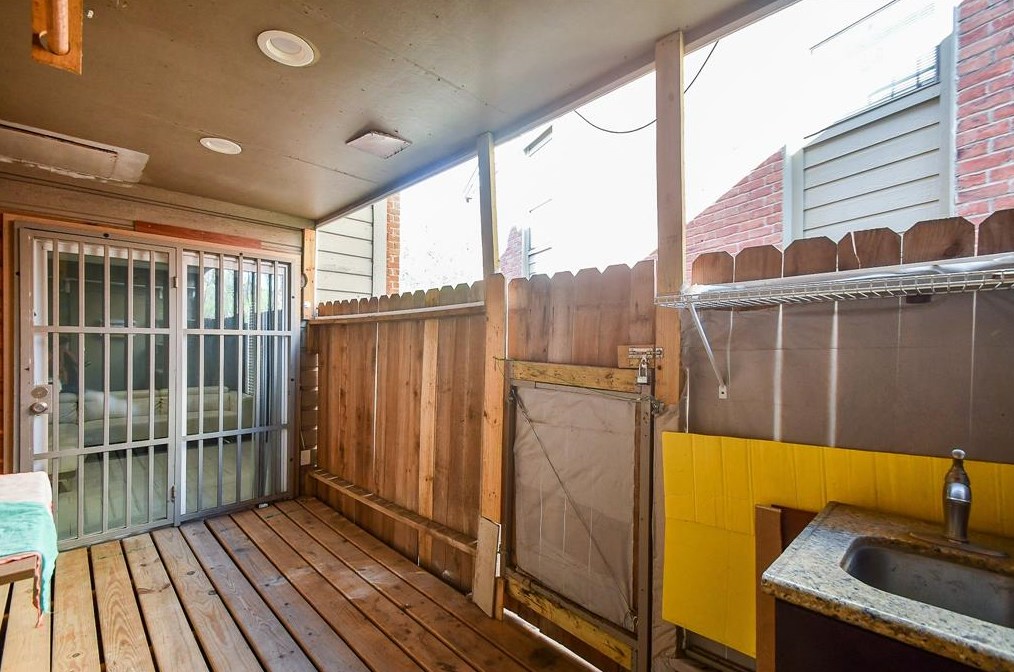 8918 Bissonnet St, Houston TX  77074-2438 exterior