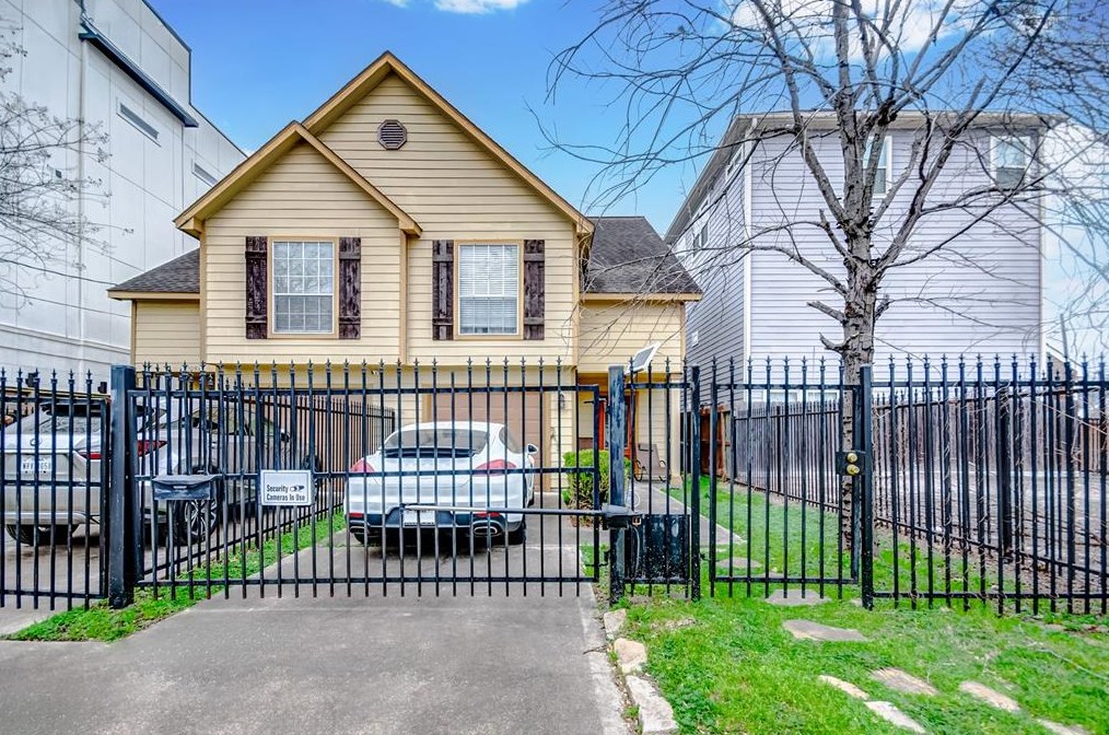 3308 Bastrop St, Houston, TX 77004-2975