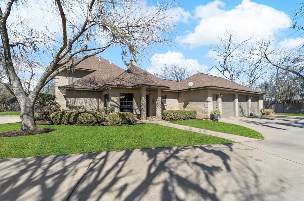 59 Chesswood Ct, Richwood, TX 77566-4941