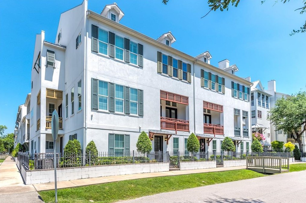 2734 Harvard St, Houston, TX 77008-2134