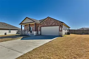 1025 Briscoe St, Brenham, TX 77833 - Photo 2