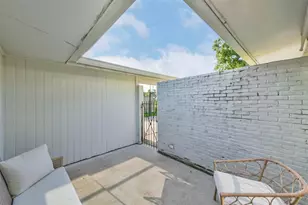 215 Sleepy Hollow Ct, Seabrook, TX 77586 - Photo 2