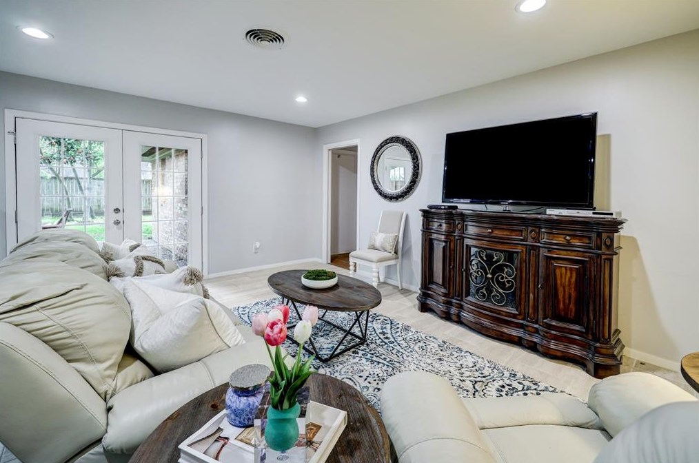 9622 Meadowcroft Dr, Houston TX  77063-3720 exterior
