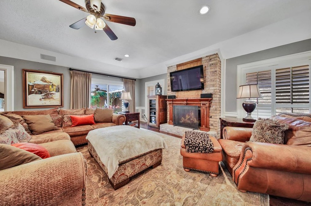 14015 Jupiter Hl Dr, Houston TX  77069-1702 exterior