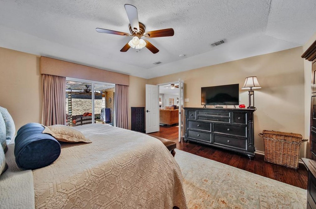 14015 Jupiter Hl Dr, Houston TX  77069-1702 exterior
