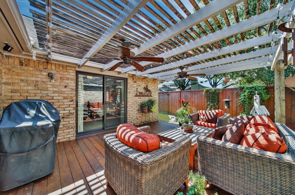 14015 Jupiter Hl Dr, Houston TX  77069-1702 exterior