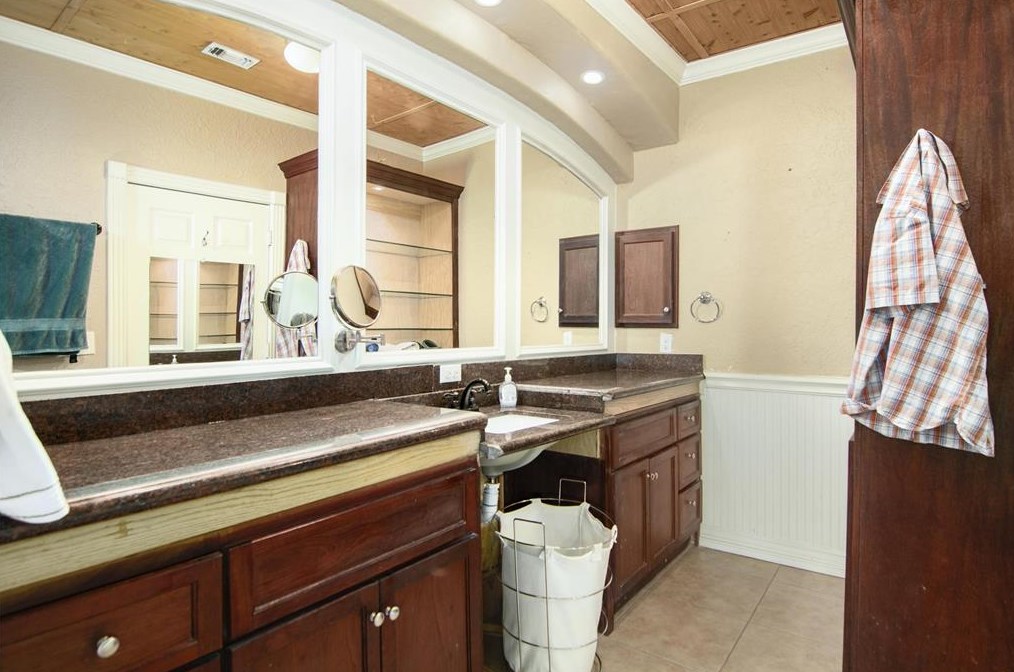 8205 Appleton St, Houston TX  77022-6120 exterior