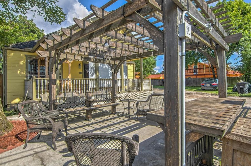 8205 Appleton St, Houston TX  77022-6120 exterior