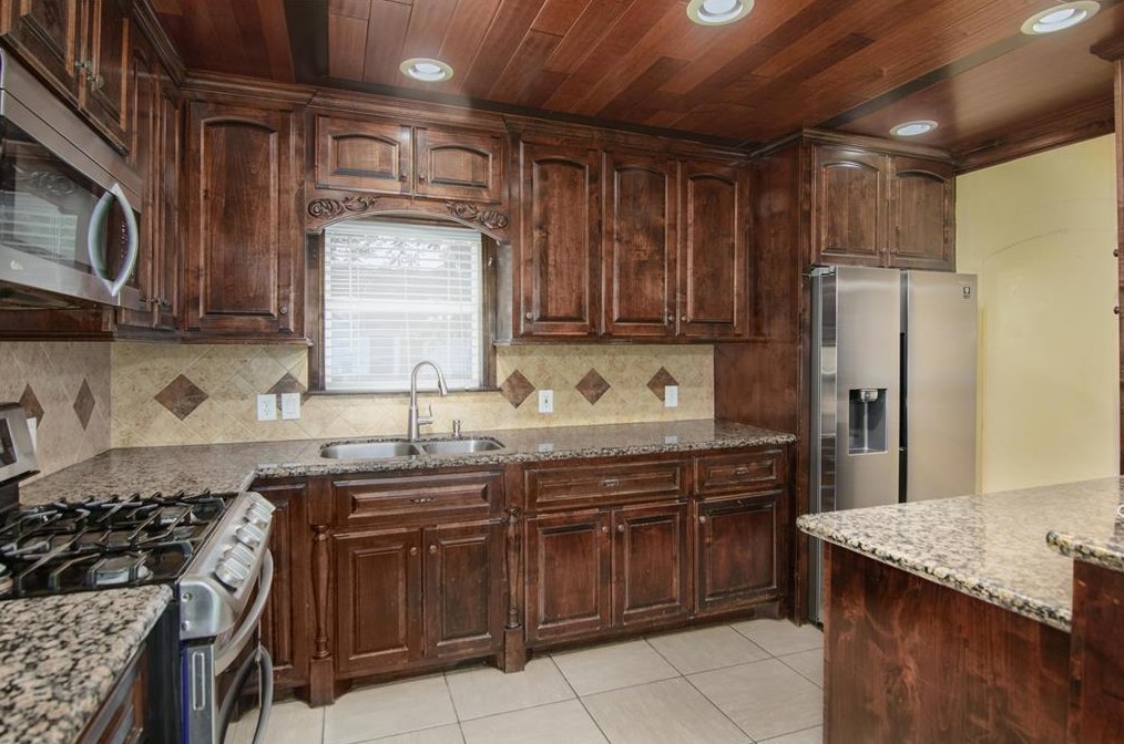 8205 Appleton St, Houston TX  77022-6120 exterior