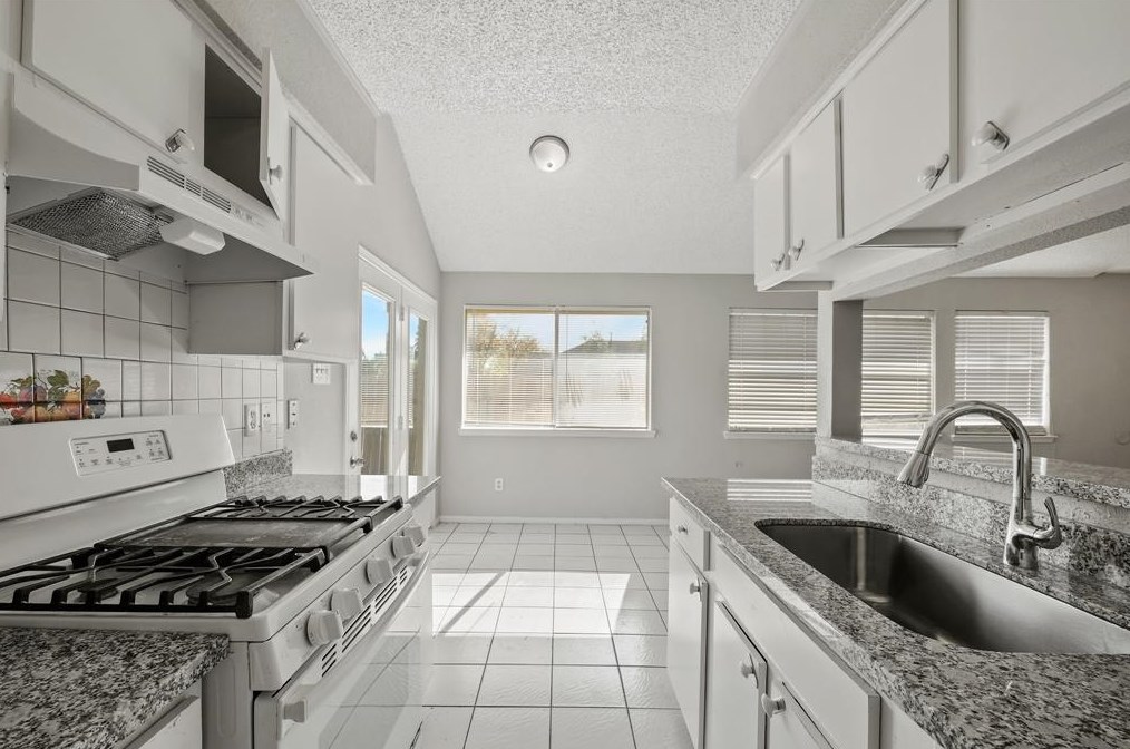 13702 Tanvern Ct, Houston TX  77014-2702 exterior