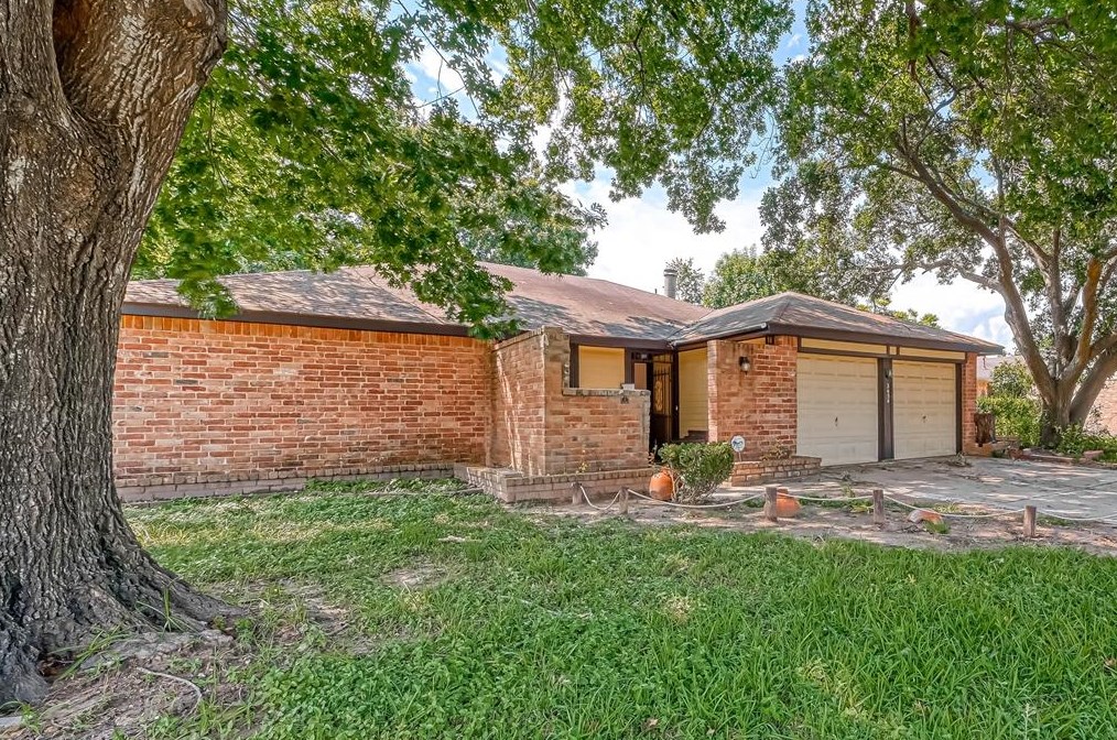 3434 Sandbrook Dr, Houston, TX 77066-5521