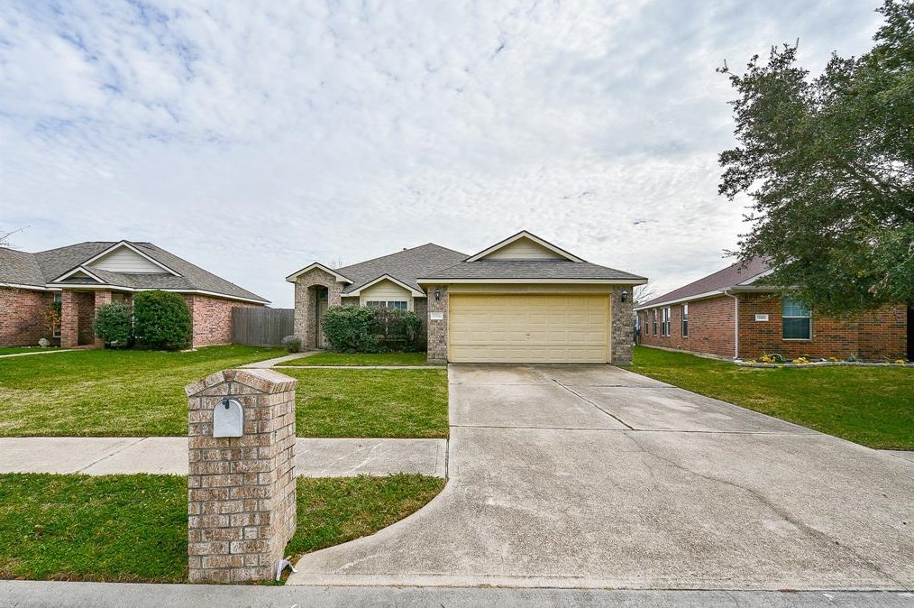 15006 Sparks Ct, Baytown TX  77523-2884 exterior