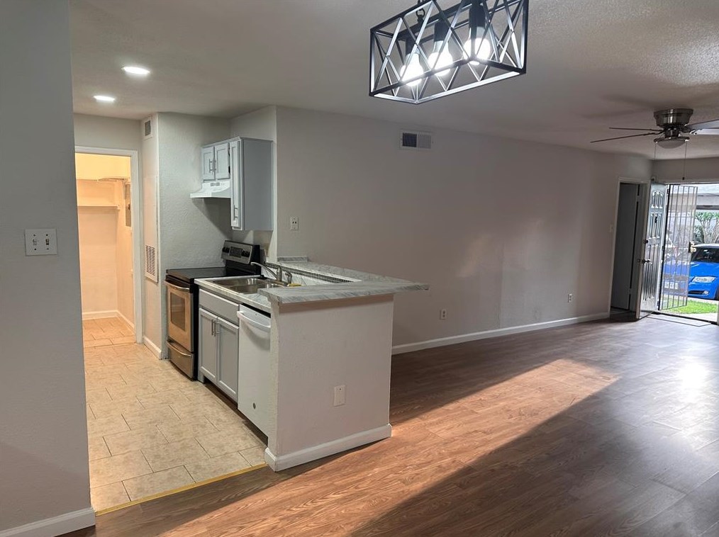10655 Braes Bend Dr, Houston, TX 77071