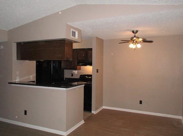 17331 Red Oak Dr #18, Houston, TX 77090