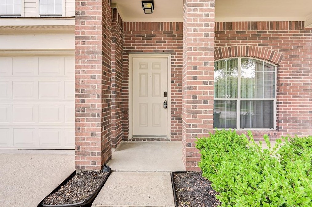14122 Kinsbourne Ln, Houston, TX 77014