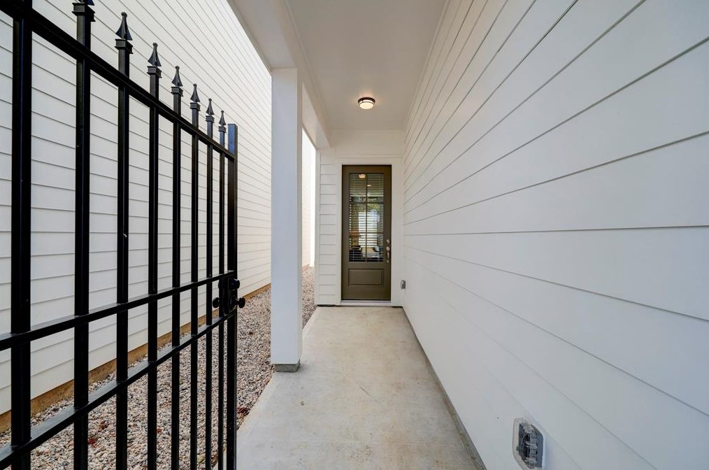 9406 Mcgallion Rd, Houston, TX 77022