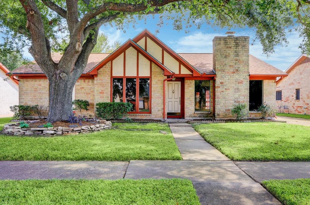 10122 Sageglow Dr, Houston TX  77089-5116 exterior