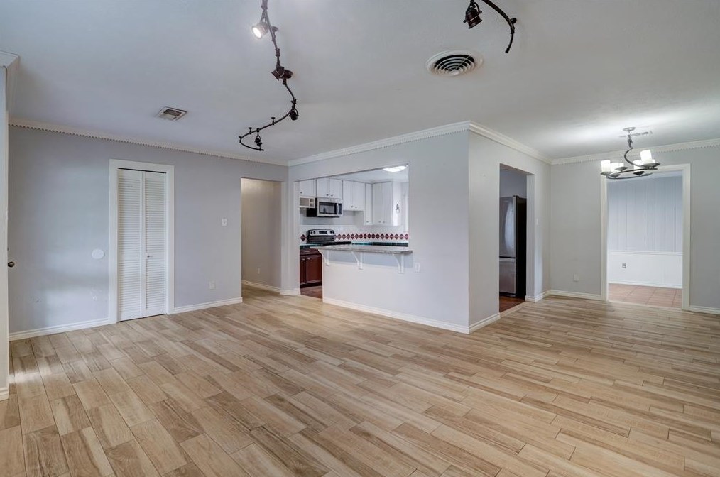 4637 Beech St, Bellaire, TX 77401
