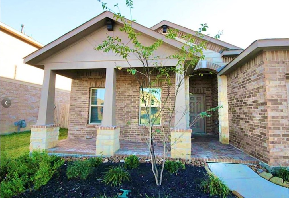 159 Meadow Valley Dr, Conroe TX  77384-2133 exterior