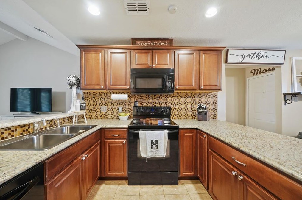 5819 Woodmancote Dr, Humble TX 77346-2653 exterior