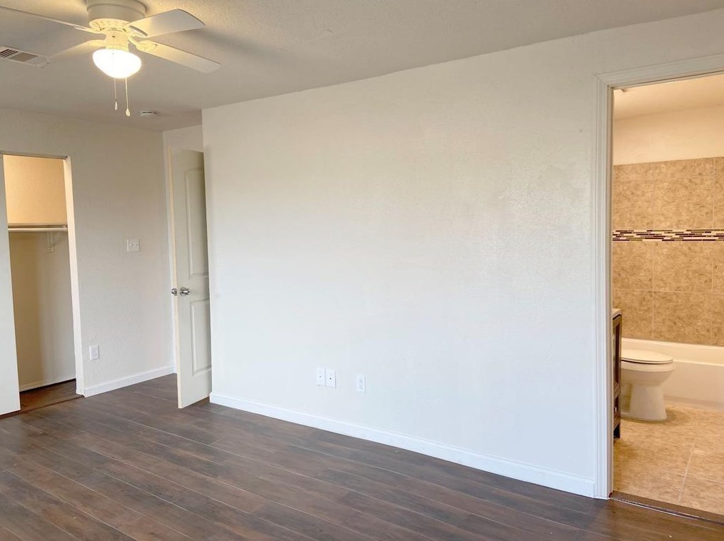 12115 Segrest Dr, Houston TX  77047-1623 exterior