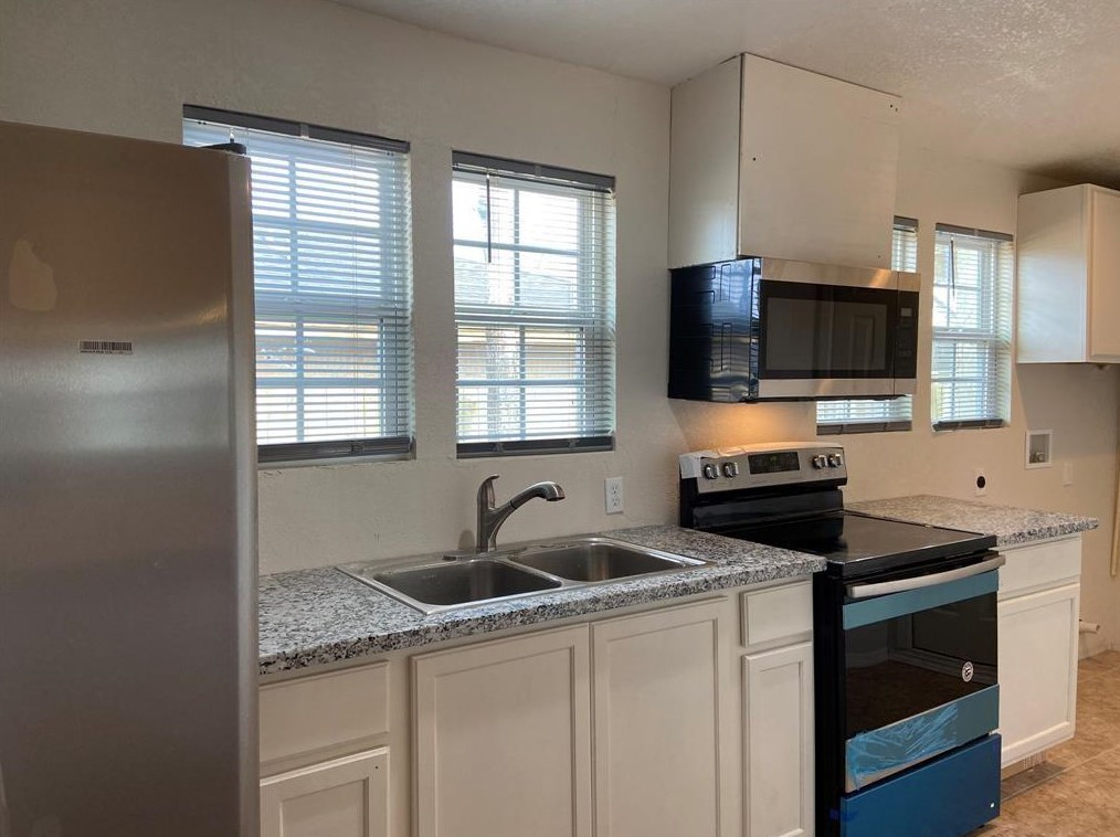 12115 Segrest Dr, Houston TX  77047-1623 exterior