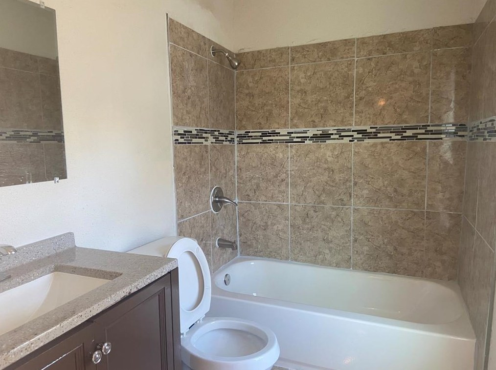 12115 Segrest Dr, Houston TX  77047-1623 exterior