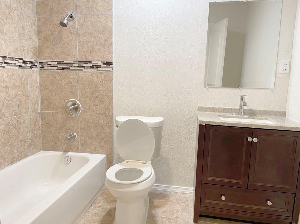12115 Segrest Dr, Houston TX  77047-1623 exterior