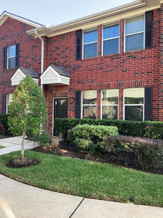 1807 Kemah Village Dr, Kemah, TX 77565