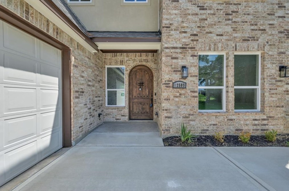 12509 Pebble View Dr, Conroe TX  77304-4233 exterior