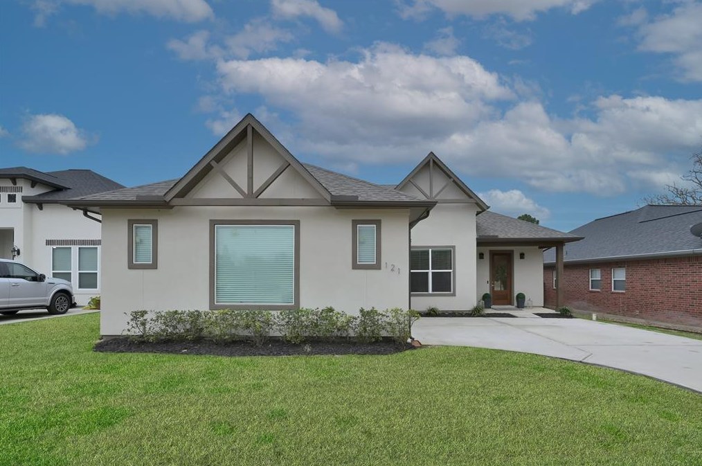 121 Bermuda Cir, Montgomery, TX 77356-8208