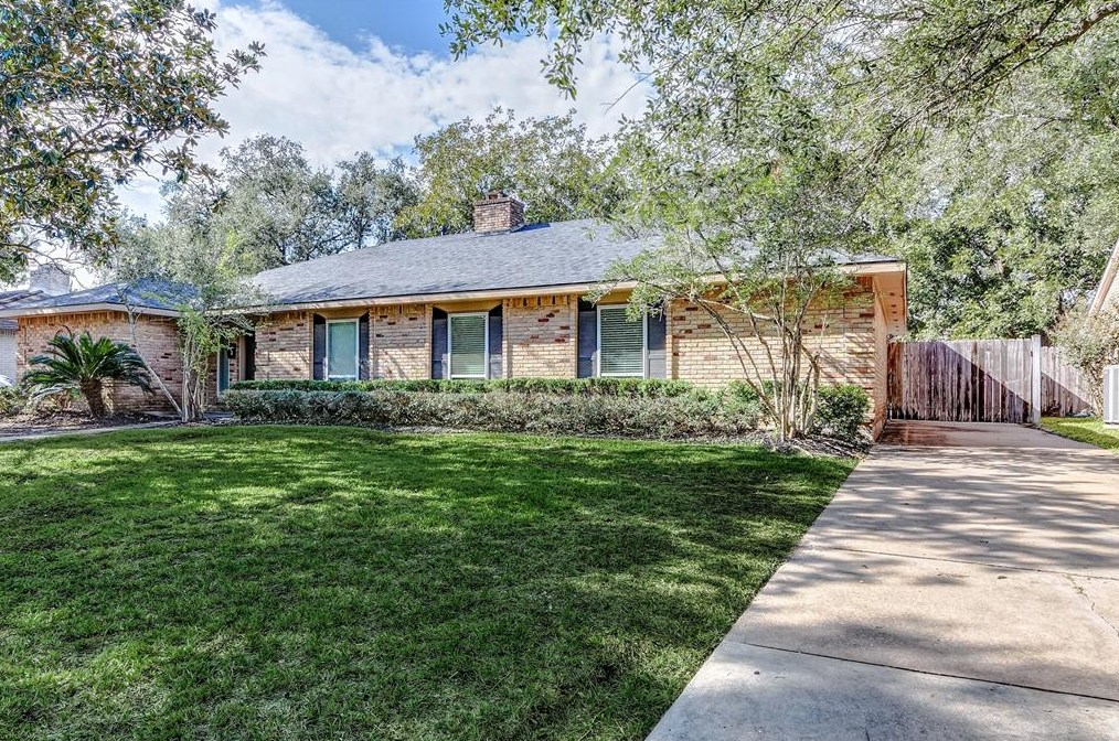 11014 Ashcroft Dr, Houston, TX 77096-6024