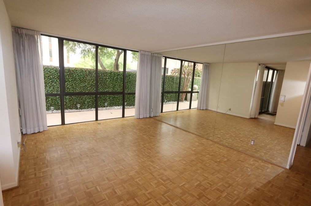 5001 Woodway Dr Unit 104, Houston, TX 77056