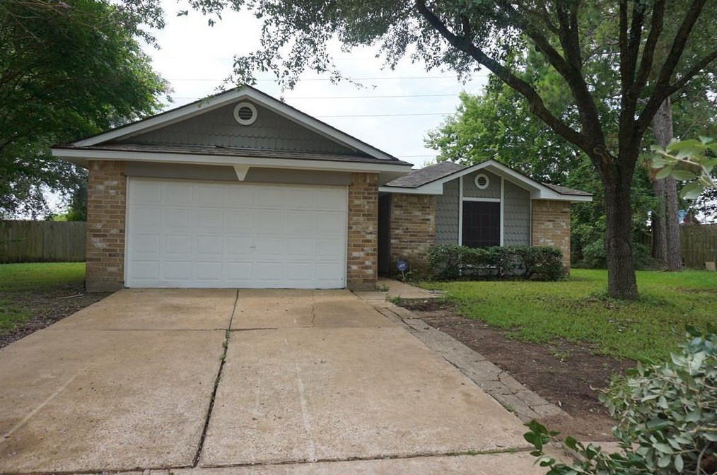 8719 Grand Knolls Dr, Houston TX  77083-5582 exterior