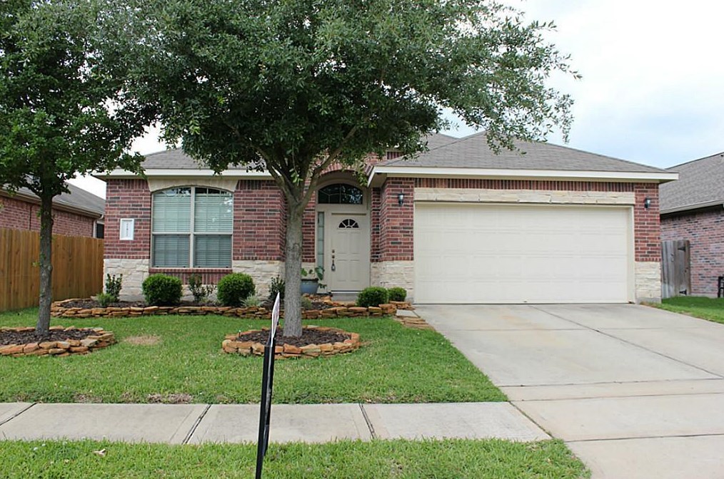 21811 Leigh Creek Dr, Spring TX  77388-6909 exterior