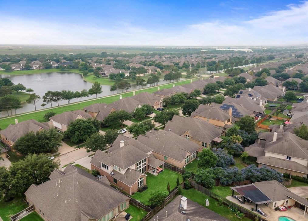 2617 Nightsong Dr, Pearland TX  77584-3736 exterior