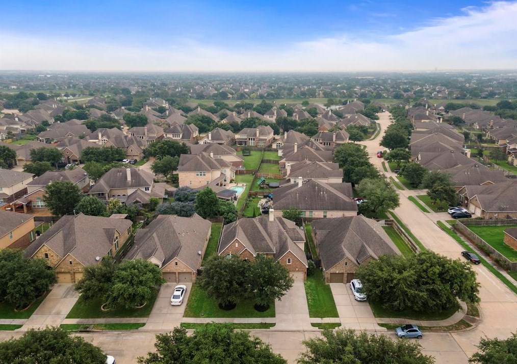 2617 Nightsong Dr, Pearland TX  77584-3736 exterior