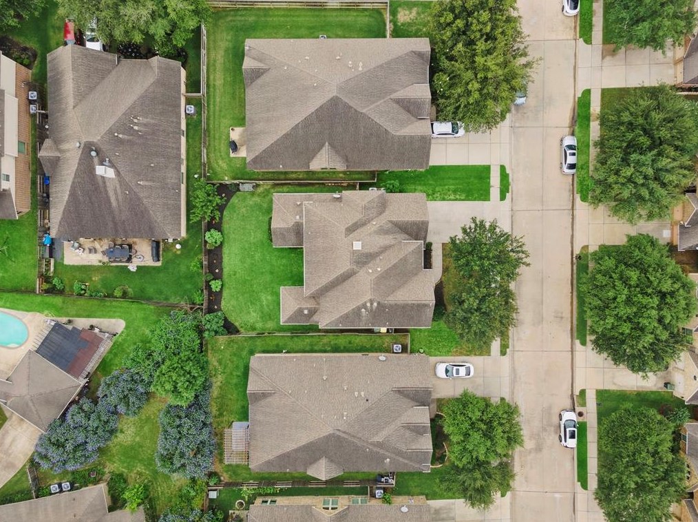 2617 Nightsong Dr, Pearland TX  77584-3736 exterior