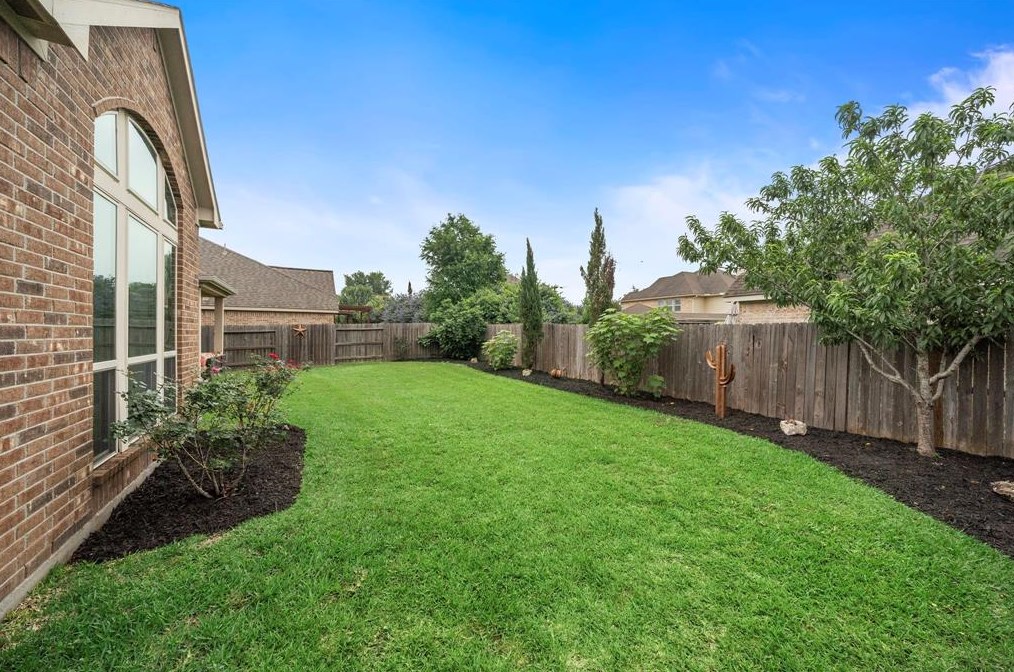 2617 Nightsong Dr, Pearland TX  77584-3736 exterior